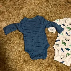 4 baby body suits